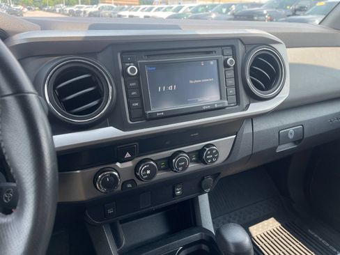 Used 2019 Toyota Tacoma SR5 AWD/4WD image 19