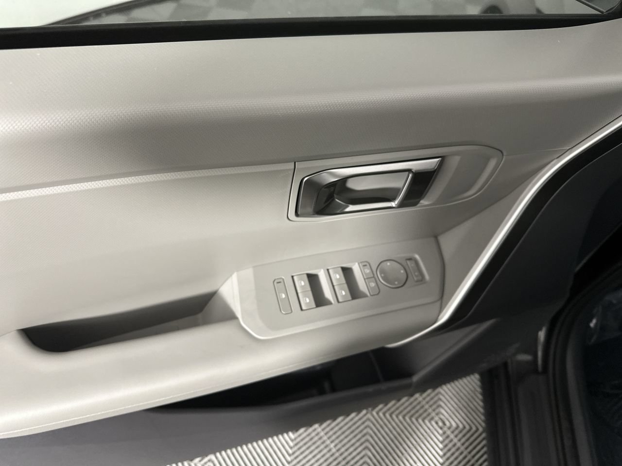 New 2027 Kia Seltos S FWD image 8