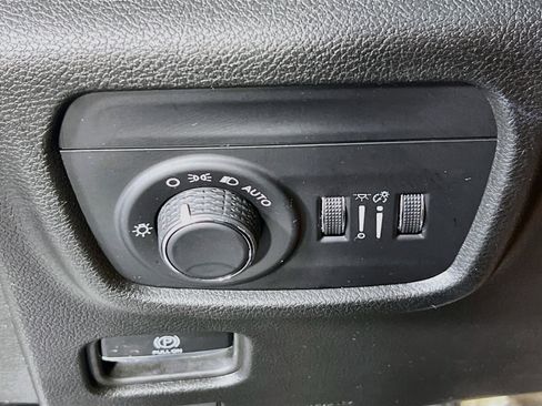 Used 2023 Jeep Grand Cherokee L Laredo AWD/4WD image 10