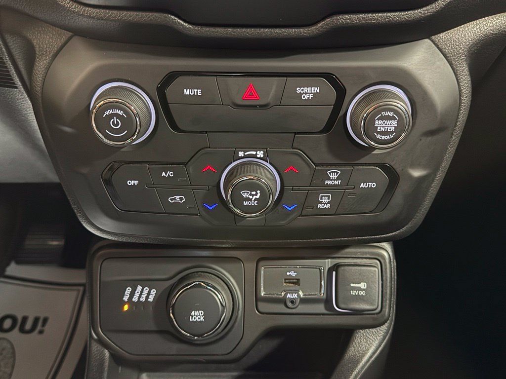 Used 2020 Jeep Renegade Latitude w/ Cold Weather Group AWD/4WD image 19