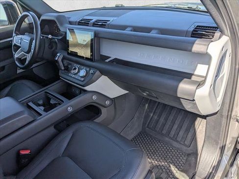 Used 2023 Land Rover Defender 130 SE AWD/4WD image 18
