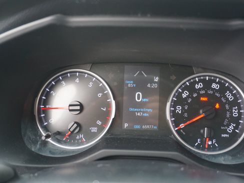 Used 2021 Toyota RAV4 LE FWD image 9