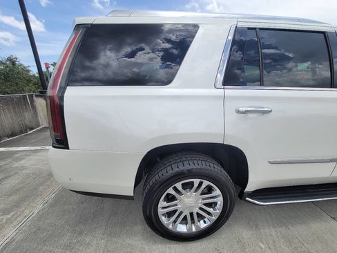 Used 2017 Cadillac Escalade 2WD image 29