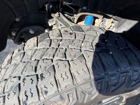 Used 2024 Chevrolet Silverado 2500 ZR2 w/ Technology Package image 28