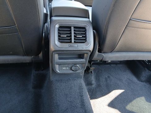 Used 2024 Volkswagen Tiguan SE AWD/4WD image 19