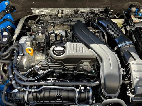 Certified 2024 Volkswagen Taos SE image 31