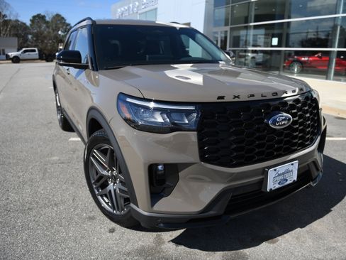 New 2026 Ford Explorer ST-Line image 9