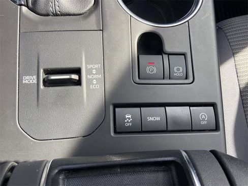 Used 2022 Toyota Highlander L image 25