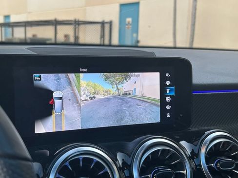 Used 2023 Mercedes-Benz GLB 250 image 29