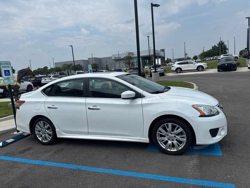 Used 2014 Nissan Sentra SR w/ Premium Package FWD image 4