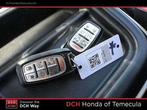Used 2017 Chrysler Pacifica Touring-L FWD image 14