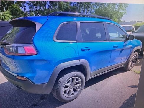 Used 2022 Jeep Cherokee Trailhawk w/ Premium Leather Package AWD/4WD image 3