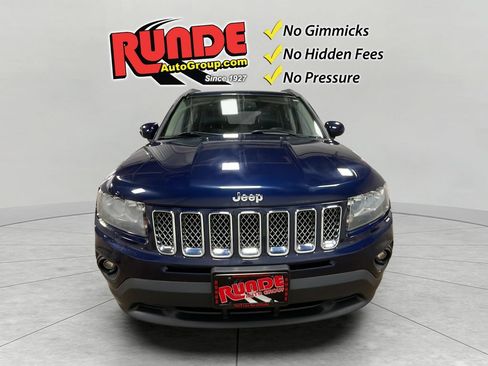 Used 2014 Jeep Compass Latitude w/ Sun/Sound Group AWD/4WD image 9
