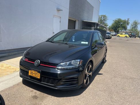 Used 2019 Volkswagen Golf 4-Door FWD image 2