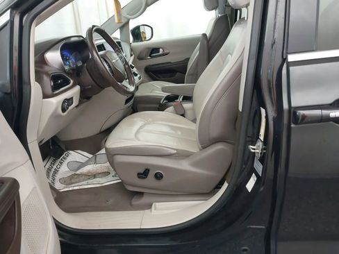 Used 2017 Chrysler Pacifica Touring-L image 4