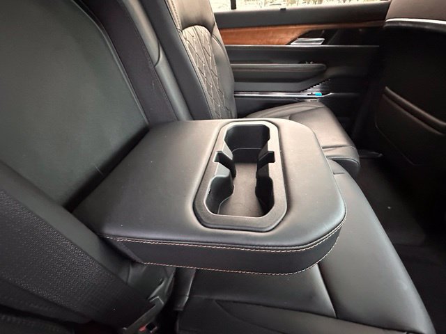 Used 2022 Jeep Grand Wagoneer Series III AWD/4WD image 31