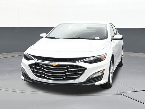 Used 2025 Chevrolet Malibu LT image 2
