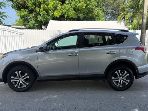 Used 2017 Toyota RAV4 LE FWD image 3