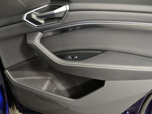 Certified 2021 Audi e-tron Premium image 21