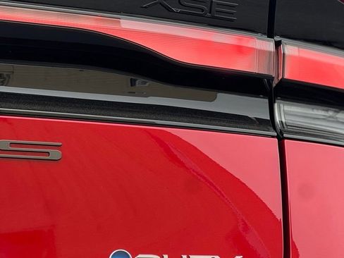 New 2026 Toyota Prius Plug-In Hybrid FWD image 7