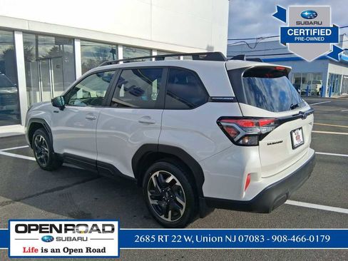 Used 2025 Subaru Forester Premium image 6