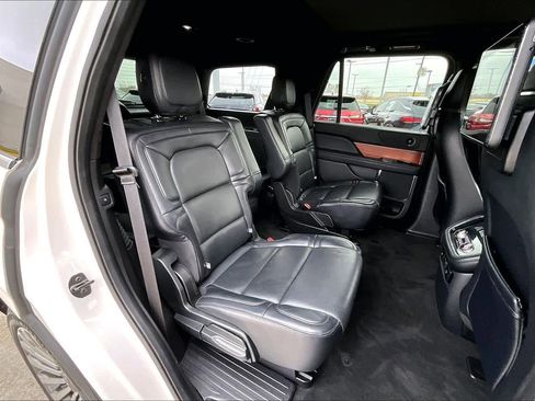 Used 2019 Lincoln Navigator Reserve image 18