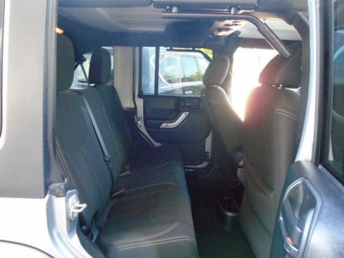 Used 2018 Jeep Wrangler Unlimited Sahara w/ Connectivity Group image 13