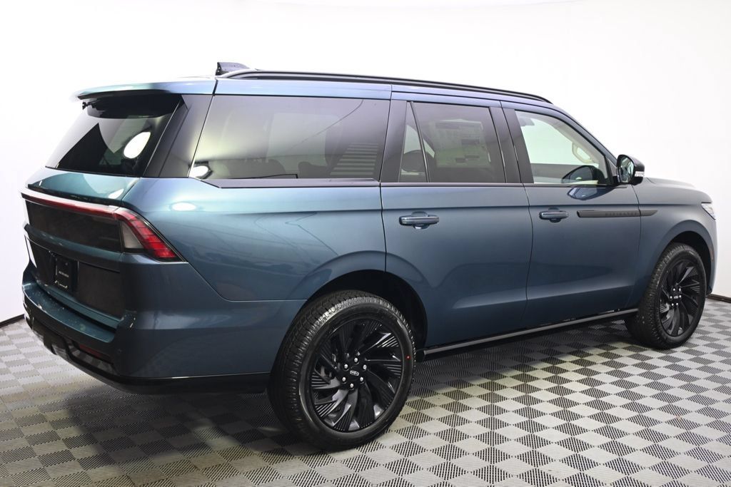 New 2027 Lincoln Navigator Reserve w/ Jet Appearance Package AWD/4WD image 7