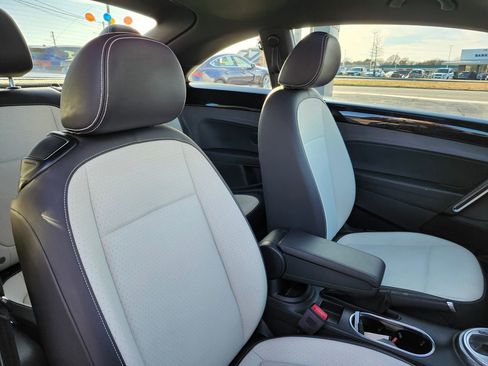 Used 2019 Volkswagen Beetle 2.0T SE image 12
