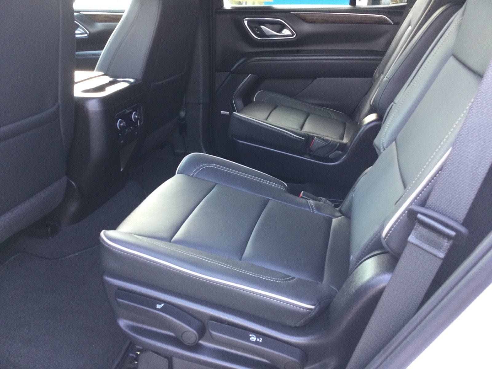 Used 2024 Chevrolet Tahoe Premier w/ Premium Package 2 AWD/4WD image 12