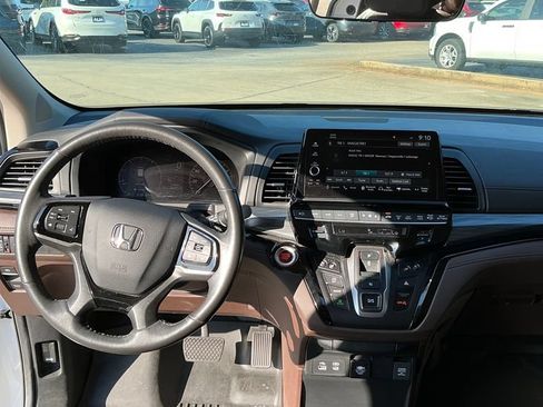 Used 2025 Honda Odyssey Elite image 14