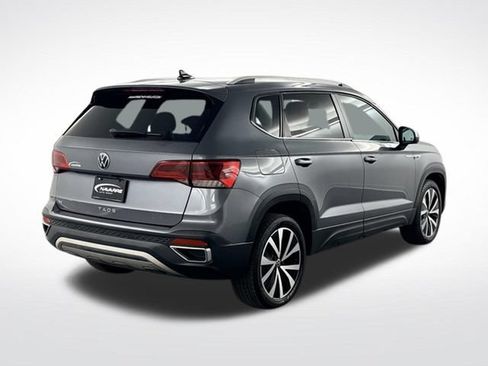 Used 2022 Volkswagen Taos SE FWD image 8
