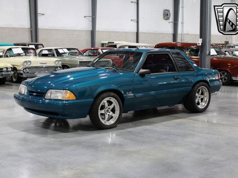 Used 1993 Ford Mustang LX image 2