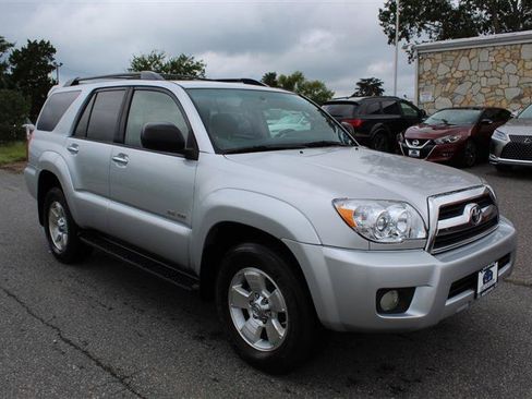 Used 2007 Toyota 4Runner SR5 AWD/4WD image 9