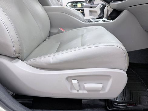 Used 2016 Toyota Highlander Limited FWD image 37
