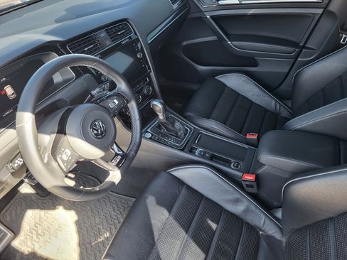 Used 2018 Volkswagen Golf R 4-Door image 23
