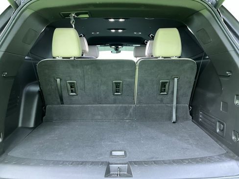 Used 2023 Chevrolet Traverse Premier w/ LPO, 'HIT The Road' Package FWD image 28