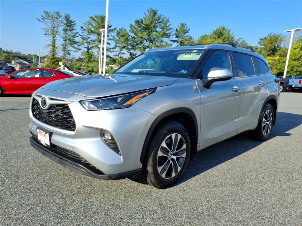 Used 2024 Toyota Highlander XLE AWD/4WD image 14