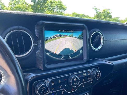 Used 2021 Jeep Wrangler Unlimited Sahara w/ Cold Weather Group AWD/4WD image 18