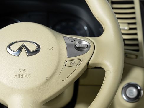 Used 2014 INFINITI QX70 AWD w/ Premium Package image 32