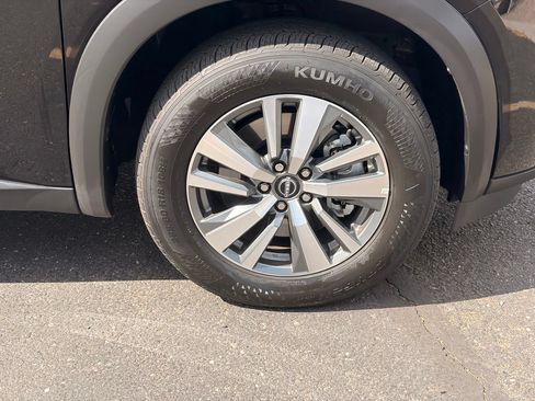 Certified 2025 Nissan Pathfinder SL FWD image 9