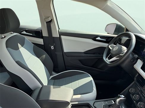 Used 2025 Volkswagen Taos S image 10