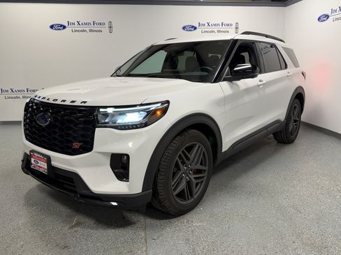 Used 2025 Ford Explorer ST image 3