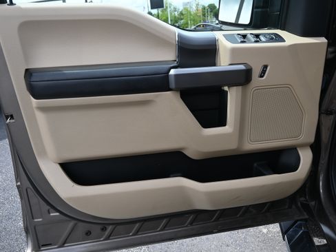 Used 2019 Ford F150 XLT w/ Equipment Group 302A Luxury AWD/4WD image 14