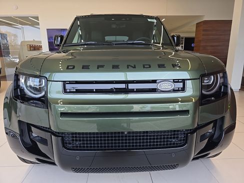 New 2026 Land Rover Defender 130 X-Dynamic SE image 2