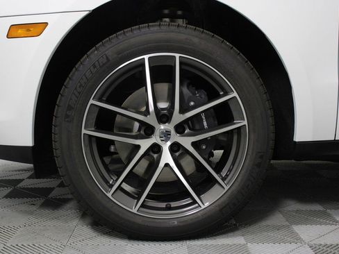New 2026 Porsche Macan image 17