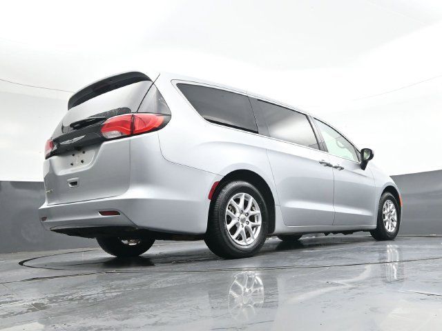 Used 2023 Chrysler Voyager LX FWD image 34