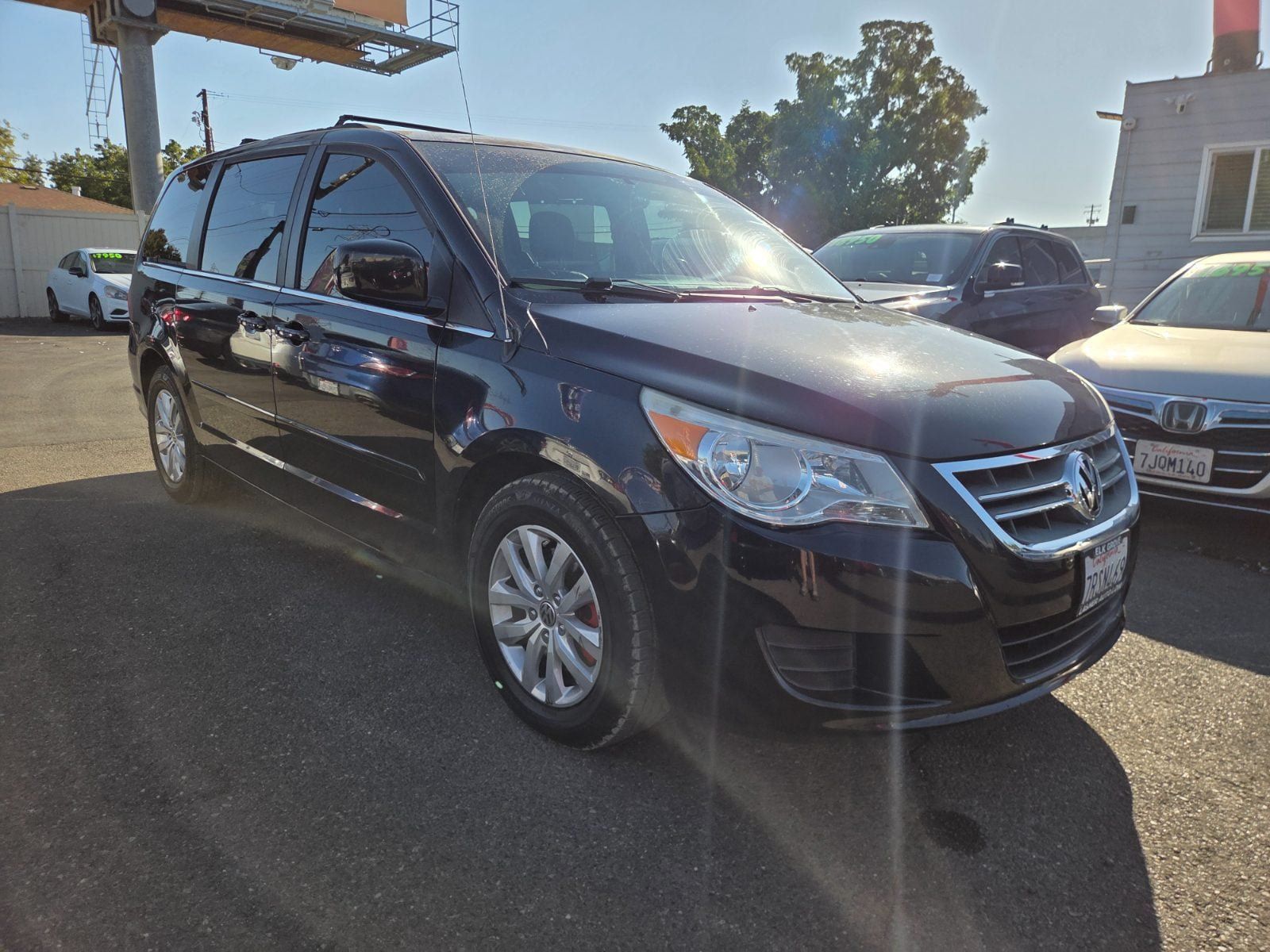 Used 2012 Volkswagen Routan SE FWD image 5