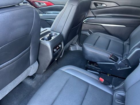 Used 2025 Chevrolet Traverse Z71 image 15