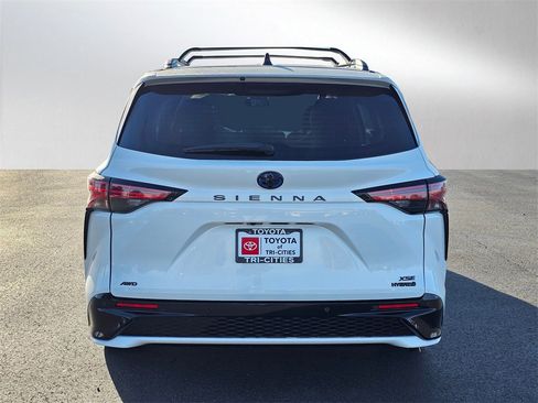 Used 2024 Toyota Sienna XSE image 4